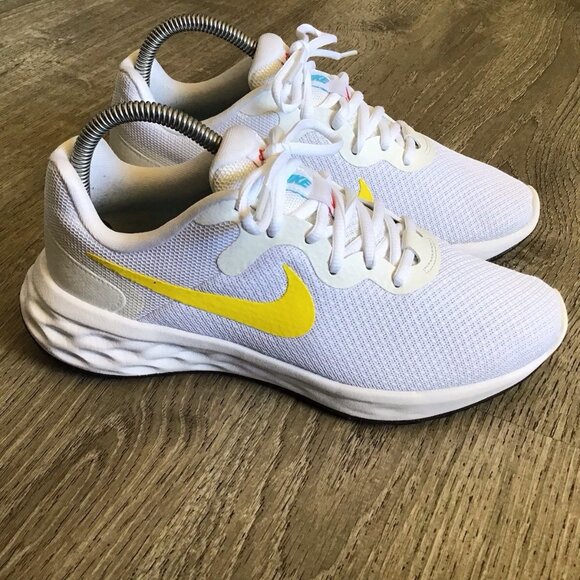 NIB Nike Revolution 6 Women's 10 Sneakers Road Running Shoes men's 8.5 - Picture 1 of 7